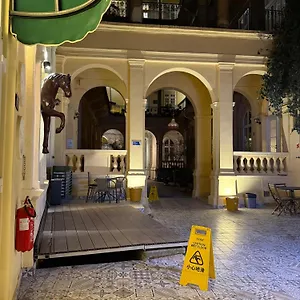 Oasis **** Budapest