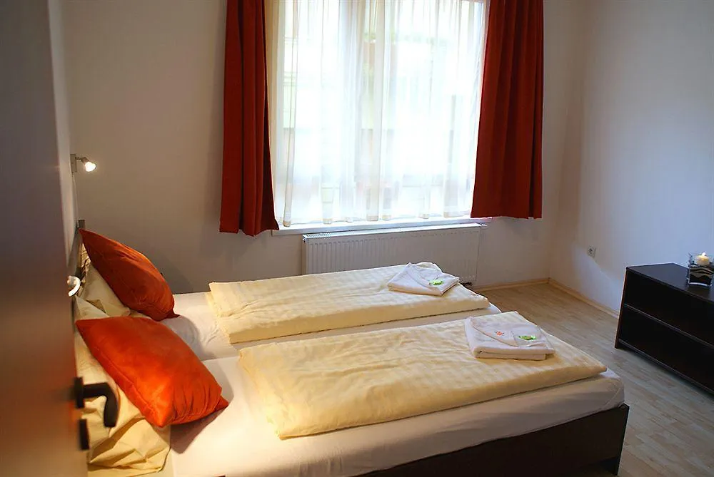 בודפשט Prater Residence Apartment 3*,